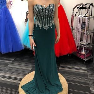 Emerald green prom dress